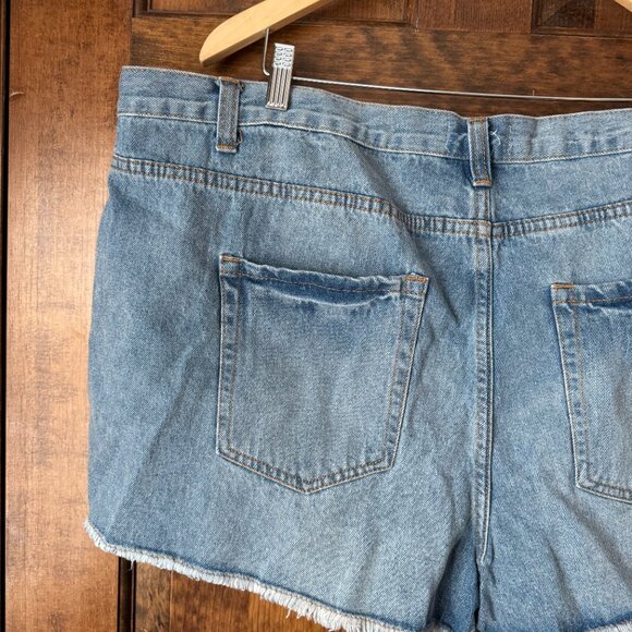 Forever 21+ Light Rinse Distressed Shorts w/Pink Sequined Stars Size 18 - Picture 8 of 10